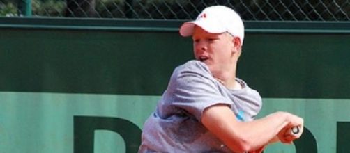 Kyle Edmund joined Murray & Watson in round two