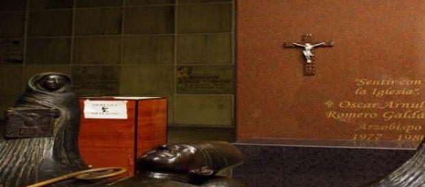 Tumba de Monseñor Romero en San Salvador. Tumba de Monseñor Romero en San Salvador.