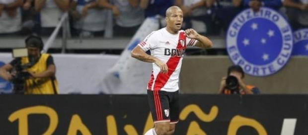 Carlos Sánchez abrió la cuenta en la victoria Carlos Sánchez abrió la cuenta en la victoria
