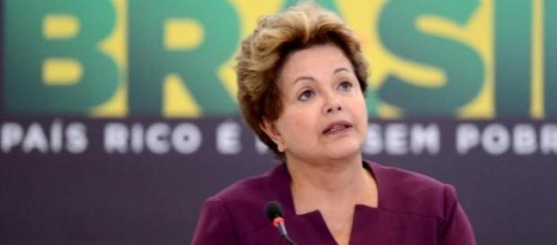 Dilma Rousseff a des problèmes de légitimité. Dilma Rousseff a des problèmes de légitimité.