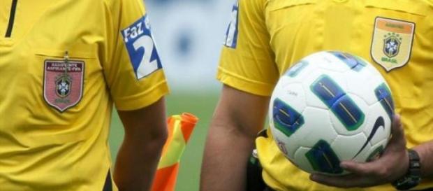 Inter e Grêmio terão jogos apitados por gaúchos Inter e Grêmio terão jogos apitados por gaúchos