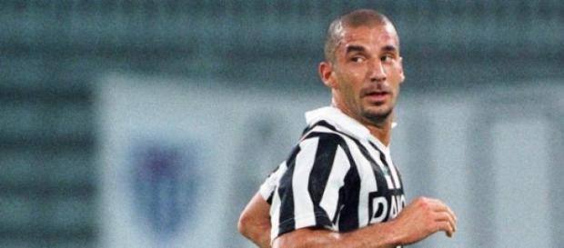 L'ancien capitaine de la Juve. L'ancien capitaine de la Juve.