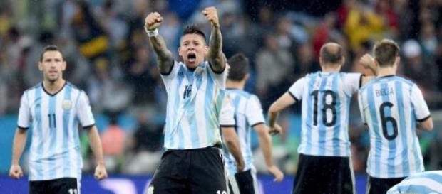 Marcos Rojo festejando. Para el "Tata" es titular Marcos Rojo festejando. Para el "Tata" es titular
