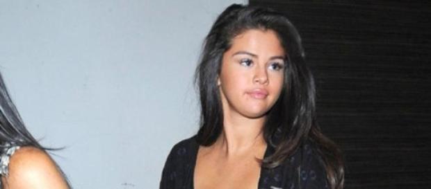Selena Gomez tem passado momentos difíceis. Selena Gomez tem passado momentos difíceis.