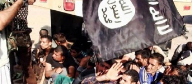 Soldati sciiti sotto assedio dell'Isis nel 2014 Soldati sciiti sotto assedio dell'Isis nel 2014