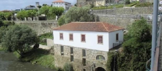 Vista da Casa da Azenha da ponte Medieval Vista da Casa da Azenha da ponte Medieval