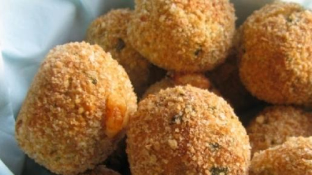 Le polpettine di melanzane farcite di mozzarella.