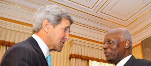 José Eduardo dos Santos é o presidente de Angola José Eduardo dos Santos é o presidente de Angola