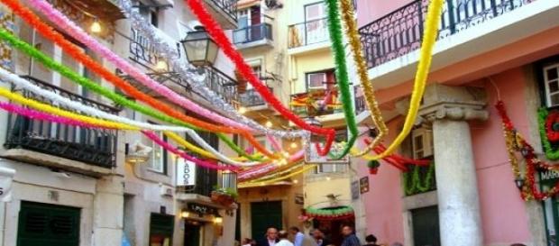 Rua de Lisboa durante as festas de Santo António Rua de Lisboa durante as festas de Santo António