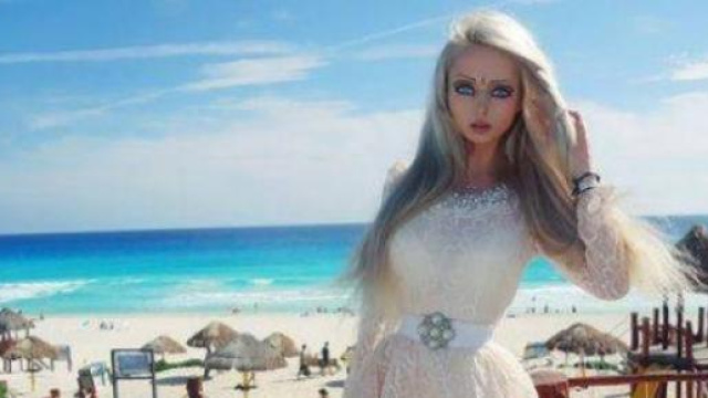 Valeria Lukyanova clone di Barbie (foto facebook)