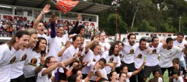 Festa das atletas após a conquista do título Festa das atletas após a conquista do título