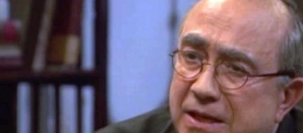 Il Segreto, le confessioni a Don Anselmo. Il Segreto, le confessioni a Don Anselmo.