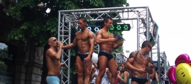 La gay pride est un événement annuel. La gay pride est un événement annuel.