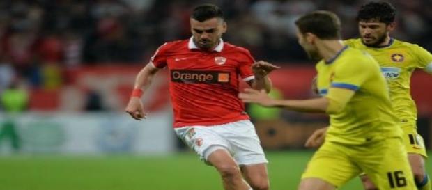 Marius Alexe surprins în jocul cu Steaua București Marius Alexe surprins în jocul cu Steaua București