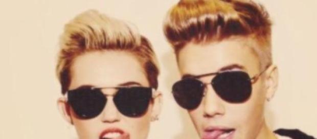 O penteado faz lembrar o estilo de Miley Cyrus O penteado faz lembrar o estilo de Miley Cyrus