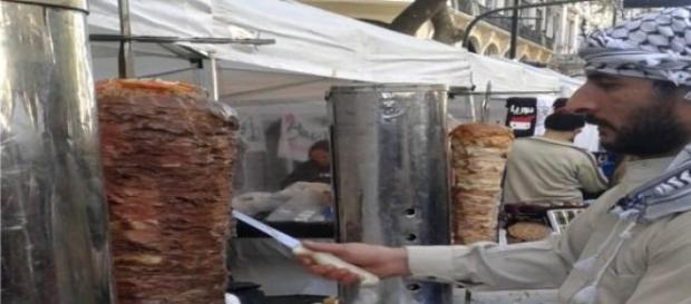 Shawarma, comida típica de 'Oriente Medio' Shawarma, comida típica de 'Oriente Medio'