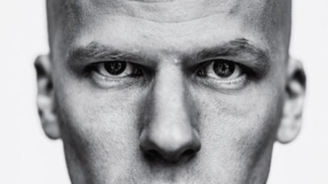 Jesse Eisenberg da Mark Zuckerberg a Lex Luthor