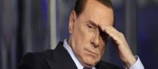 Silvio Berlusconi sbaglia festa elettorale