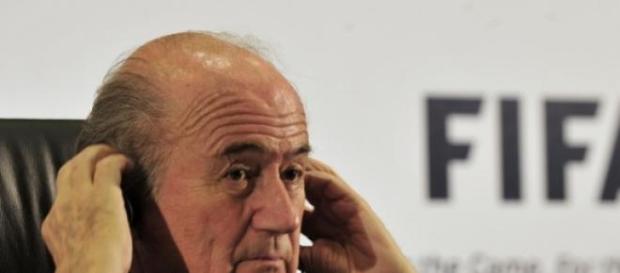Blatter se aferra al poder en FIFA Blatter se aferra al poder en FIFA