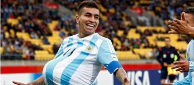 El Ángel del gol festejando uno de los 2 goles El Ángel del gol festejando uno de los 2 goles
