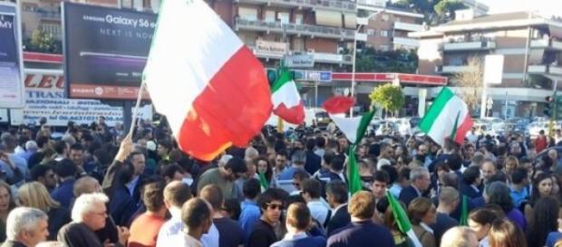 Folla in zona Battistini-Boccea Folla in zona Battistini-Boccea