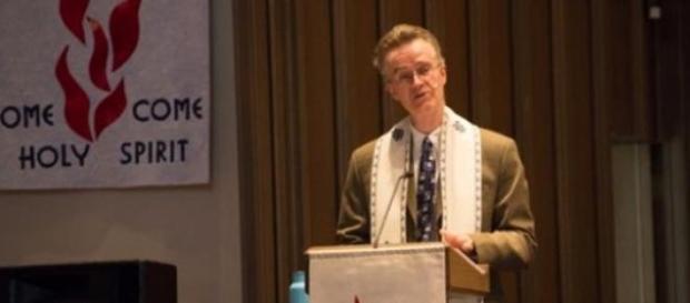 Un pasteur demande pardon à tous les homosexuels Un pasteur demande pardon à tous les homosexuels