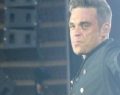 Robbie Williams to auction off possessions for children’s charity