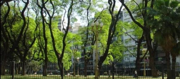 Cada vez hay más plazas enrejadas Cada vez hay más plazas enrejadas