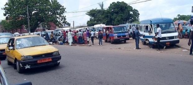 Des Cargos en plein chargement à Yaoundé Des Cargos en plein chargement à Yaoundé