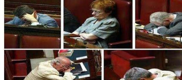 duermen, juegan al candy crush ¿trabajar? duermen, juegan al candy crush ¿trabajar?