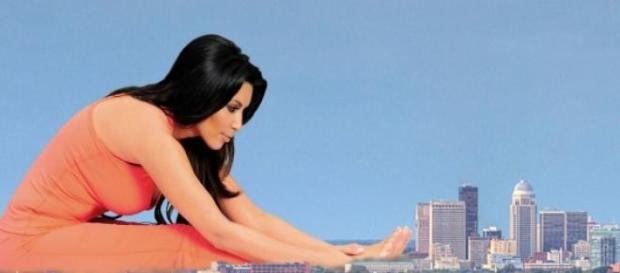 Kim Kardashian en una campaña publicitaria Kim Kardashian en una campaña publicitaria