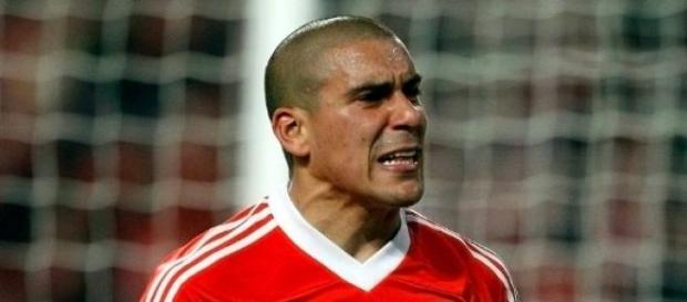 Maxi Pereira ainda não renovou com o Benfica Maxi Pereira ainda não renovou com o Benfica