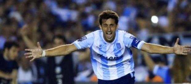 Milito es una pieza fundamental para Racing Milito es una pieza fundamental para Racing