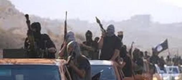 MILIZIANI DELL'ISIS ARMATI MILIZIANI DELL'ISIS ARMATI