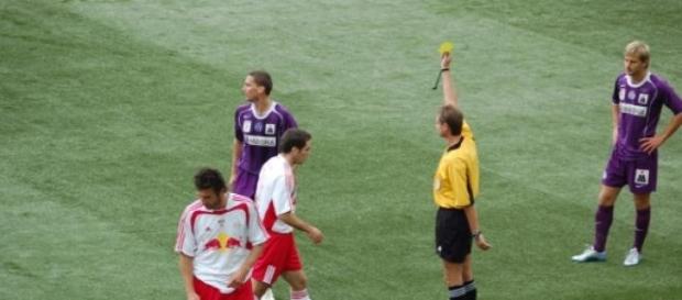 Os árbitros erram, tal como os jogadores e adeptos Os árbitros erram, tal como os jogadores e adeptos