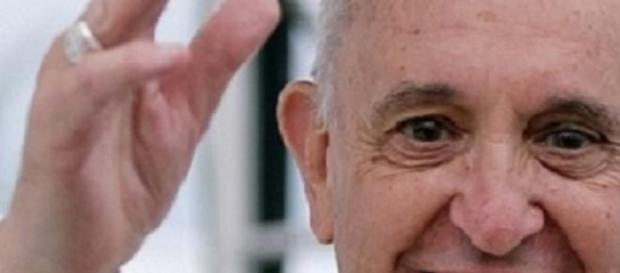 Papa Francesco, sempre con il sorriso sulle labbra Papa Francesco, sempre con il sorriso sulle labbra
