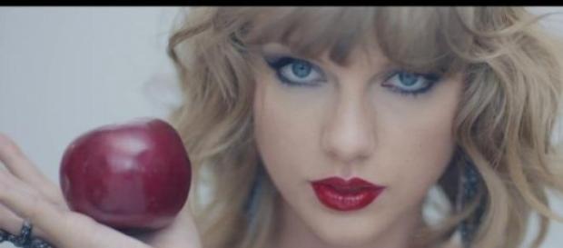Blank Space fue comparado con parodias de baker Blank Space fue comparado con parodias de baker