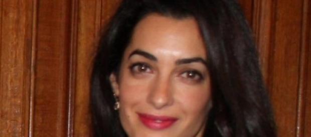 Damals trat Amal noch strahlend auf Damals trat Amal noch strahlend auf