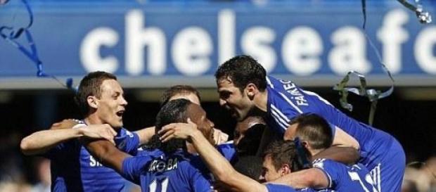 Fàbregas festeja o 1º título de campeão inglês Fàbregas festeja o 1º título de campeão inglês