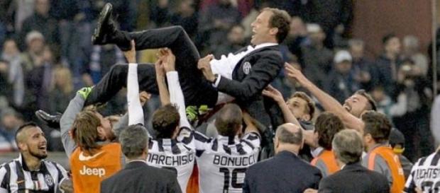 La Juventus fête son quatrième titre consécutif ! La Juventus fête son quatrième titre consécutif !