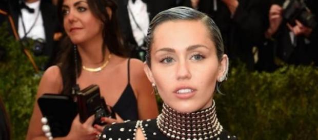 Miley Cyrus foi novamente surpreendente Miley Cyrus foi novamente surpreendente