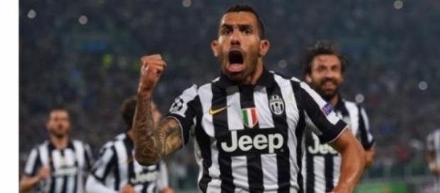 Tévez a festejar um golo. Tévez a festejar um golo.
