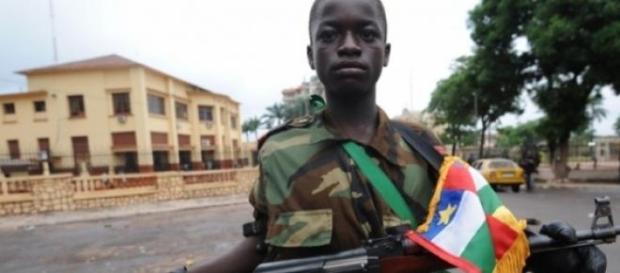 De 6000 à 10000 enfants soldats sont prisonniers. De 6000 à 10000 enfants soldats sont prisonniers.
