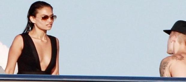 Justin Bieber et Shanina Sheik en vacances. Justin Bieber et Shanina Sheik en vacances.