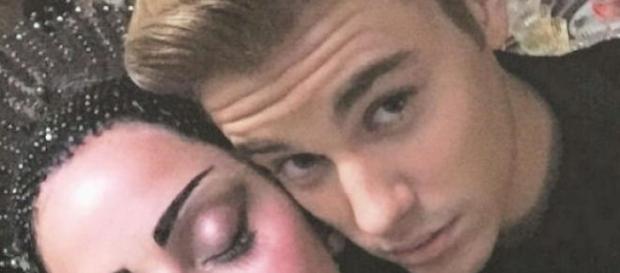 Justin Bieber schießt Selfies auf der MET GALA Justin Bieber schießt Selfies auf der MET GALA