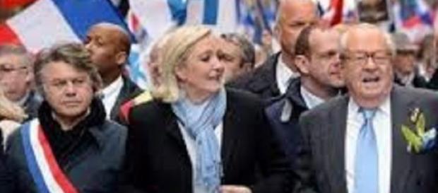Le FN au grand complet (Père et Fille réunis) Le FN au grand complet (Père et Fille réunis)