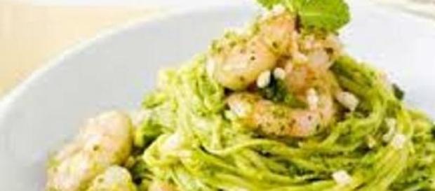 linguine con pesto, panna e code di gambero linguine con pesto, panna e code di gambero