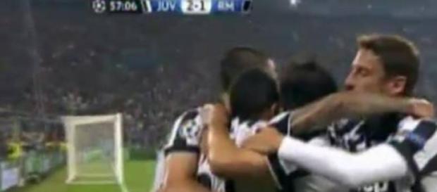 Tévez y compañía festejando el gol del triunfo Tévez y compañía festejando el gol del triunfo