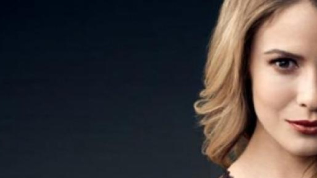 Linsey Godfrey - Caroline Spencer parla di sè