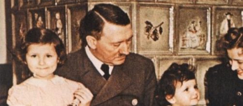 Una foto di Hitler e la sua famiglia